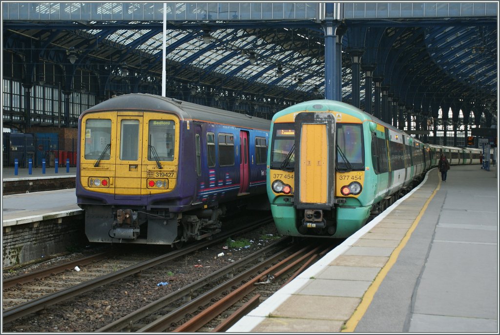 The319 427 to Bedford and the 377 454 to London Victoria in Brighton.
15.11.2012