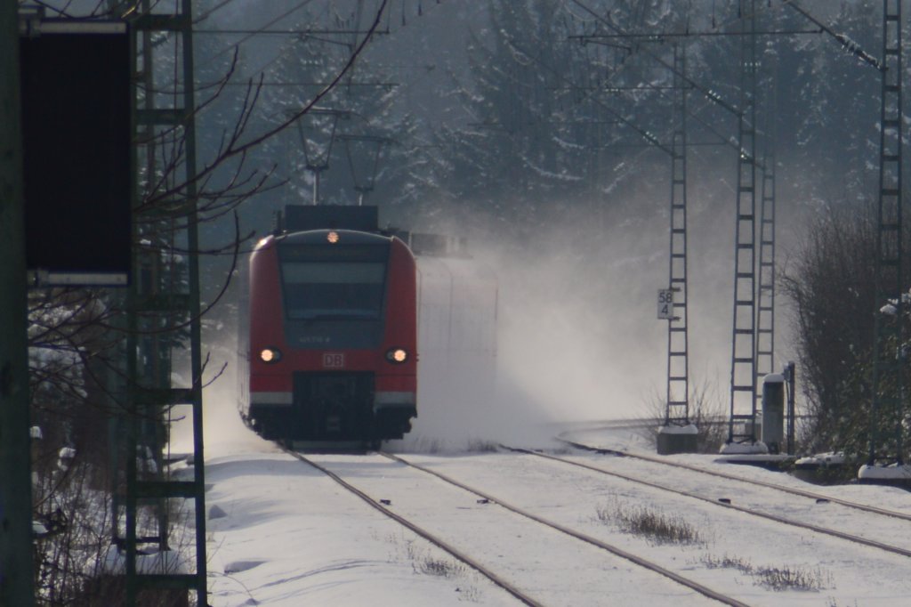 This stoptrain causes an little blissard in it's back on the winterly 18th of january 2013 near the station of Dallau in the Odenwald.