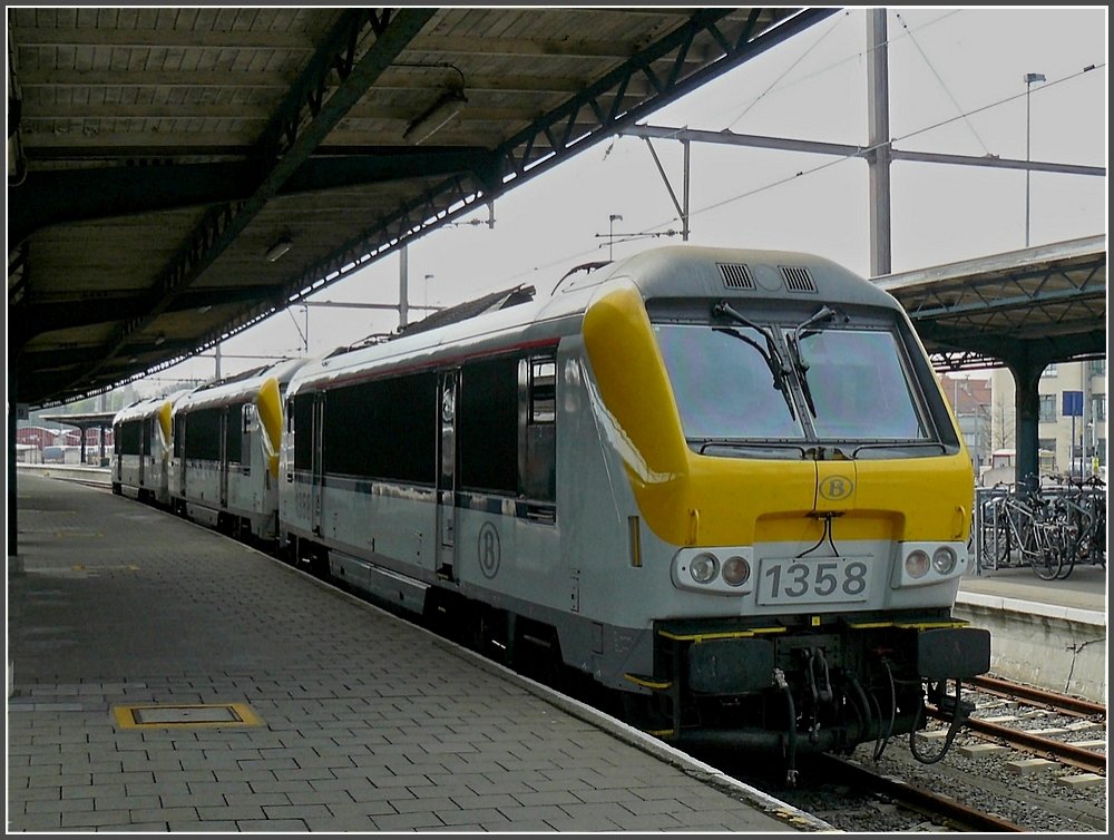 Three Srie 13 engines are waiting for new jobs at the station of Oostende on April 11th, 2009.