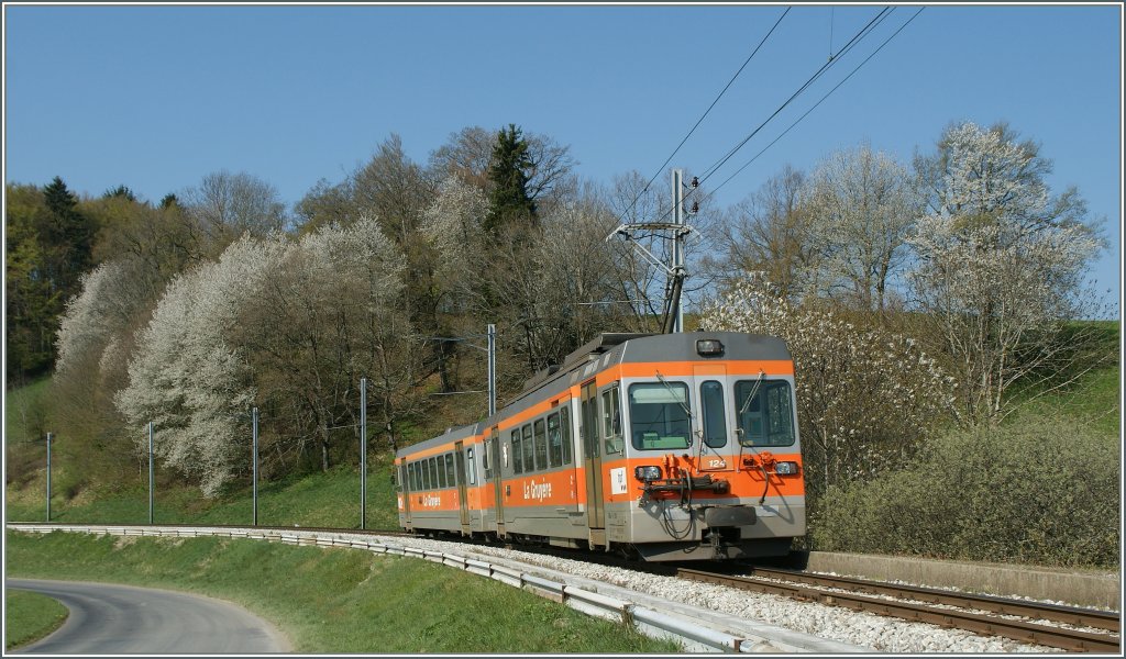 TPF local train to Palezieux by Prayoud.
16.04.2011