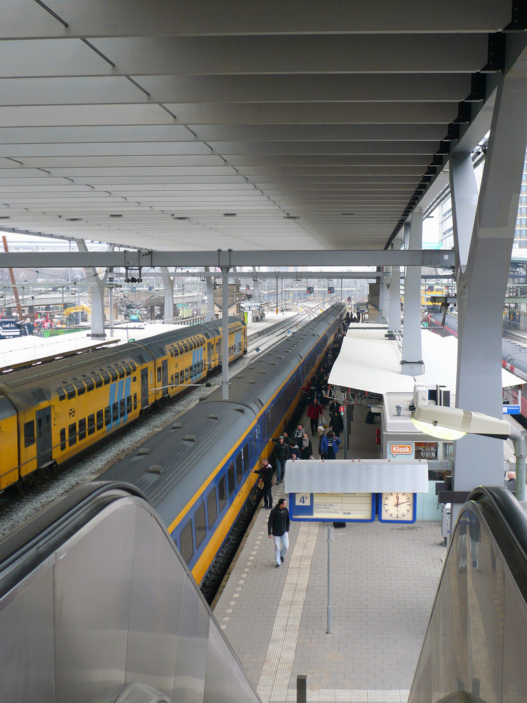 Track 4 seen from the top of the escalator. Rotterdam centraal station 23-02-2011. 