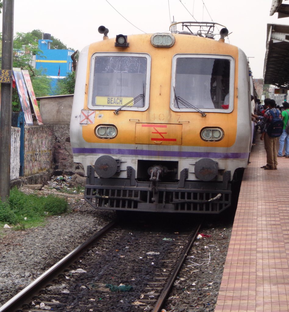 
Trailer car of a EMU with a uncommon livery heading towards Egmore  