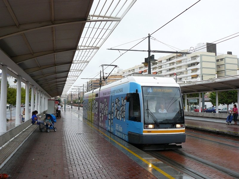 Tram 3818. Here was in the past a narrow gauge railway station. Carrer de Santa Amalia, Valencia, 05-09-2009.