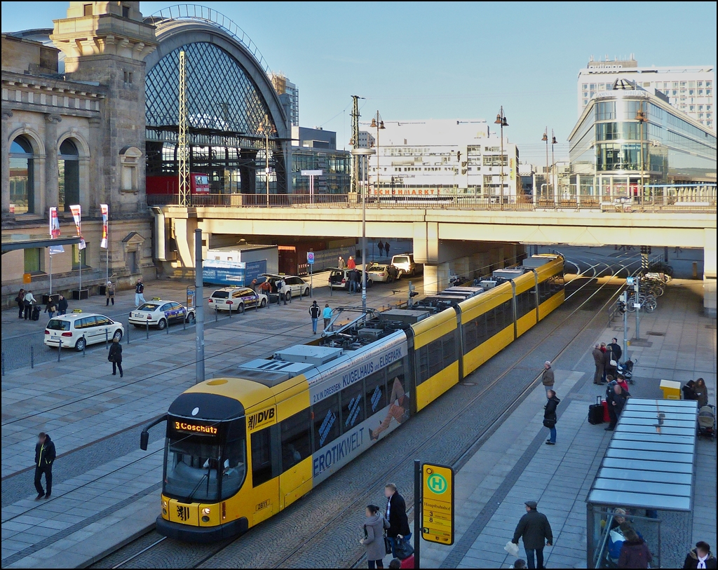 Tram N 2811 is arriving at the stop Dresden main station on December 28th, 2012.