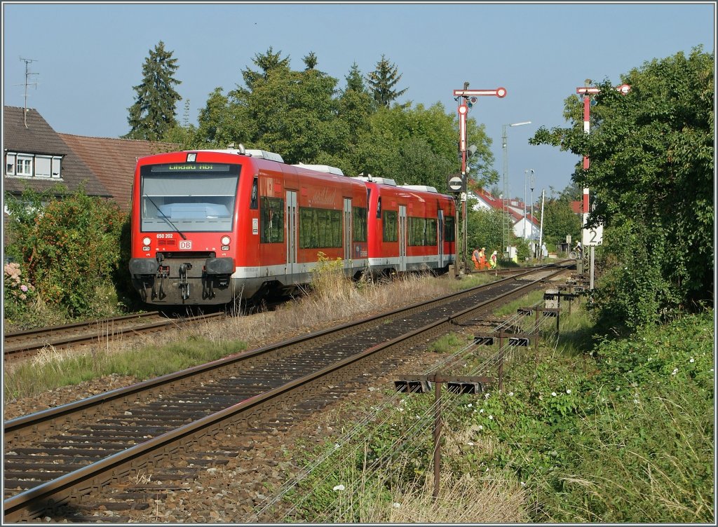 Two 650 to Lindau are arriving in Nonnenhorn.
09.09.2009