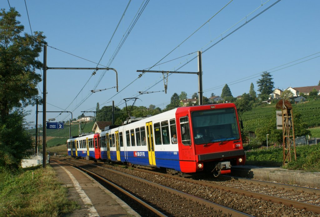 Two Bem 550 on the way to Geneva make a stop in Russin .
27.08.2009