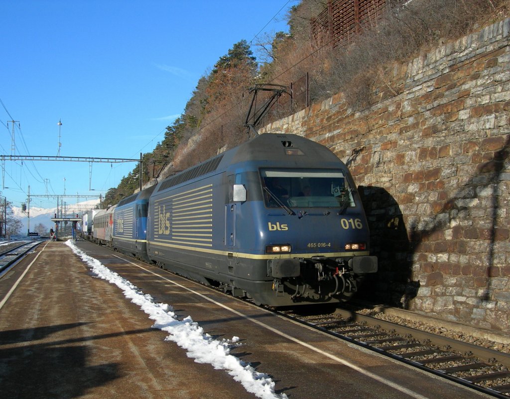 Two BLS Re 465 with a RoLa train in Hohtenn. 
29.01.2007