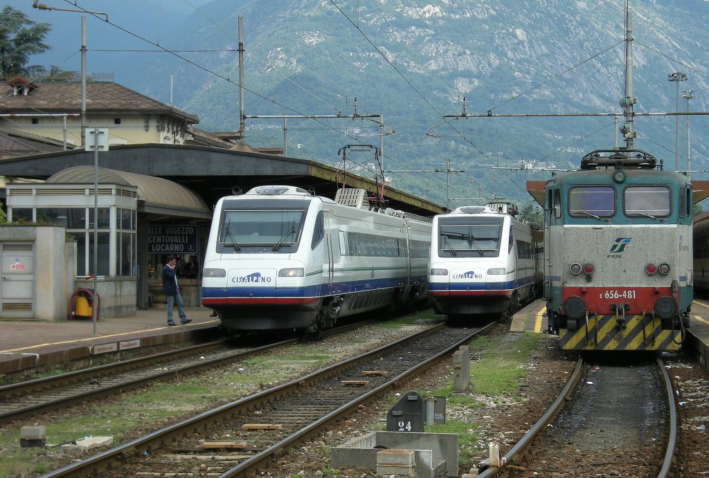 Two CIS ETR 470 and the FS E 656 481 in Domodossola.
11.08.2008