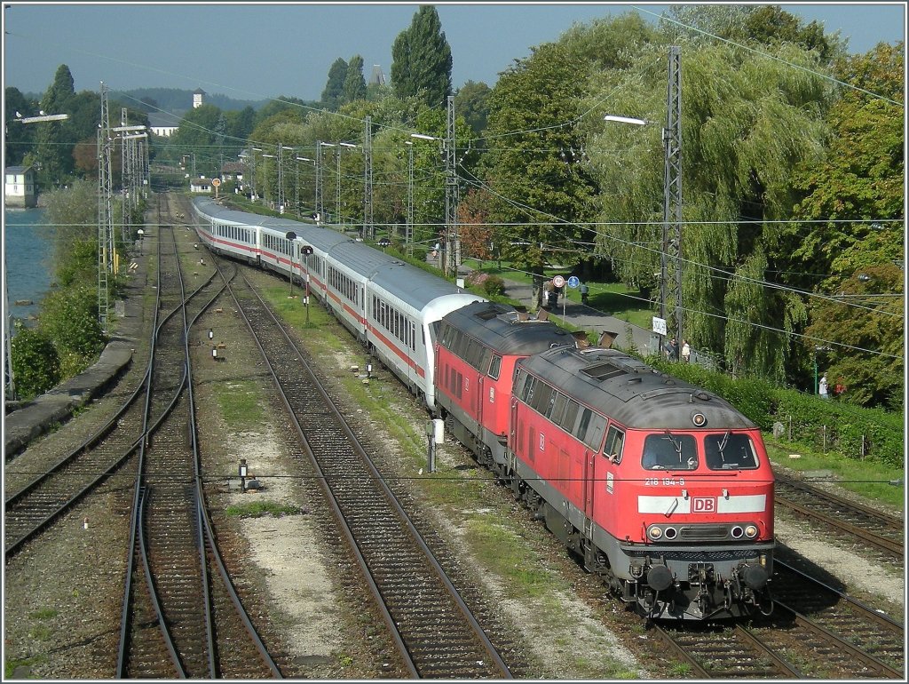 Two DB 218 arriving with the IC 119 in Lindau. 
30. 08.2008