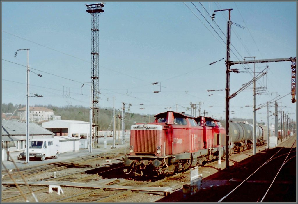 Two DB V 212 in Forbach (France). 
14.02.2002/Scanned negative