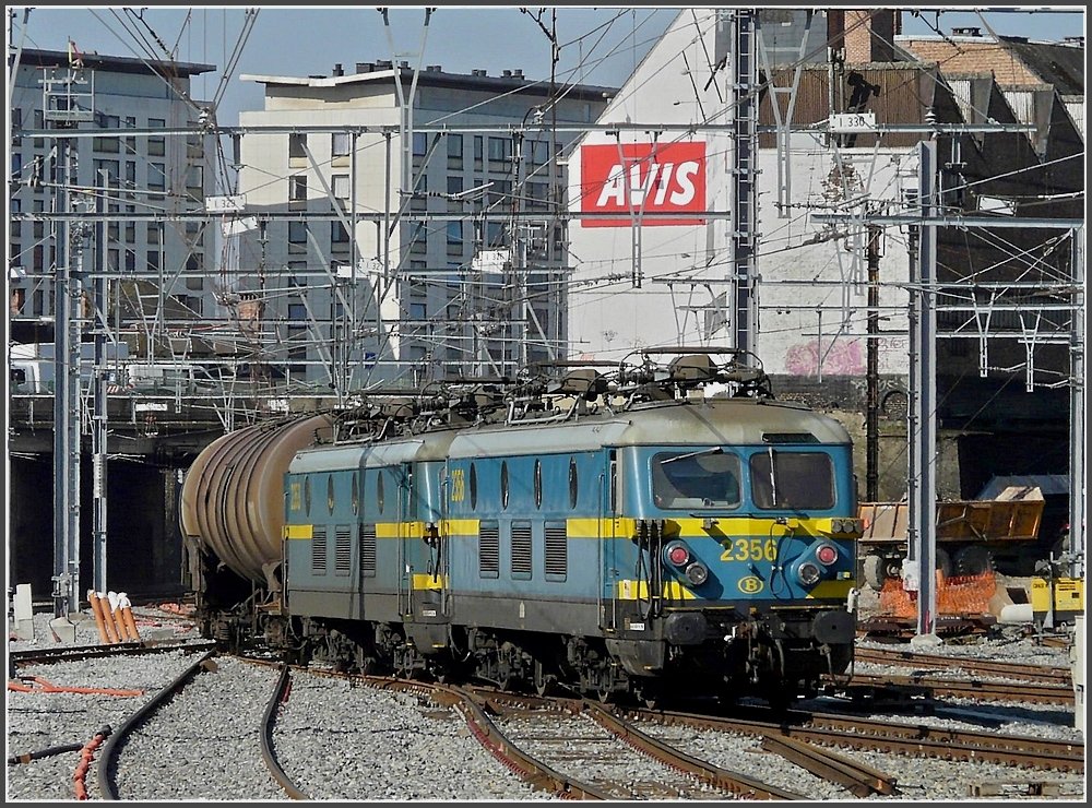 Two engines of Srie 23 pictured at Namur on March 30th, 2009.
