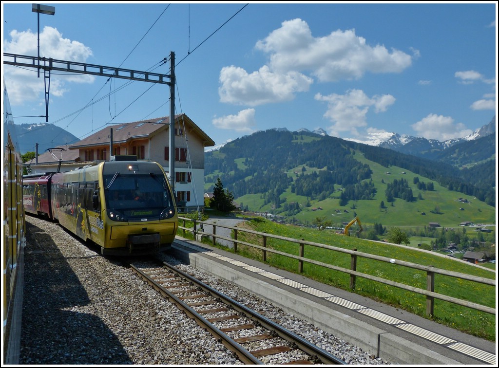 Two Goldenpass trains are meeting in Gruben on May 25th, 2012.