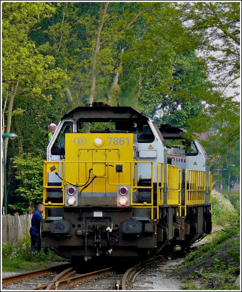 Two HLD 78 taken in Eeklo on the heritage track Eeklo - Maldegem on May 1st, 2009.