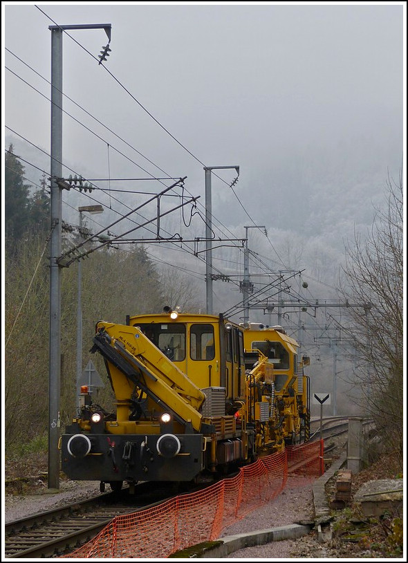 Two maintenance engines are running between Goebelsmhle and Michelau on November 16th, 2011.
