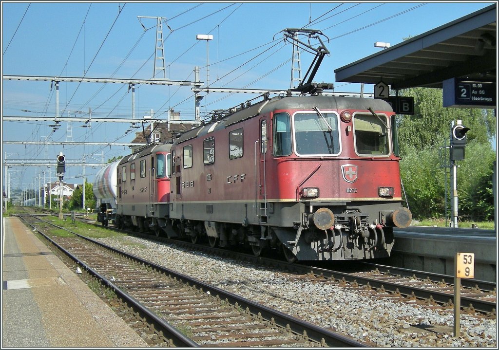 Two Re 4/4 II and one wagon in St.Margrethen. 
28.07.2008