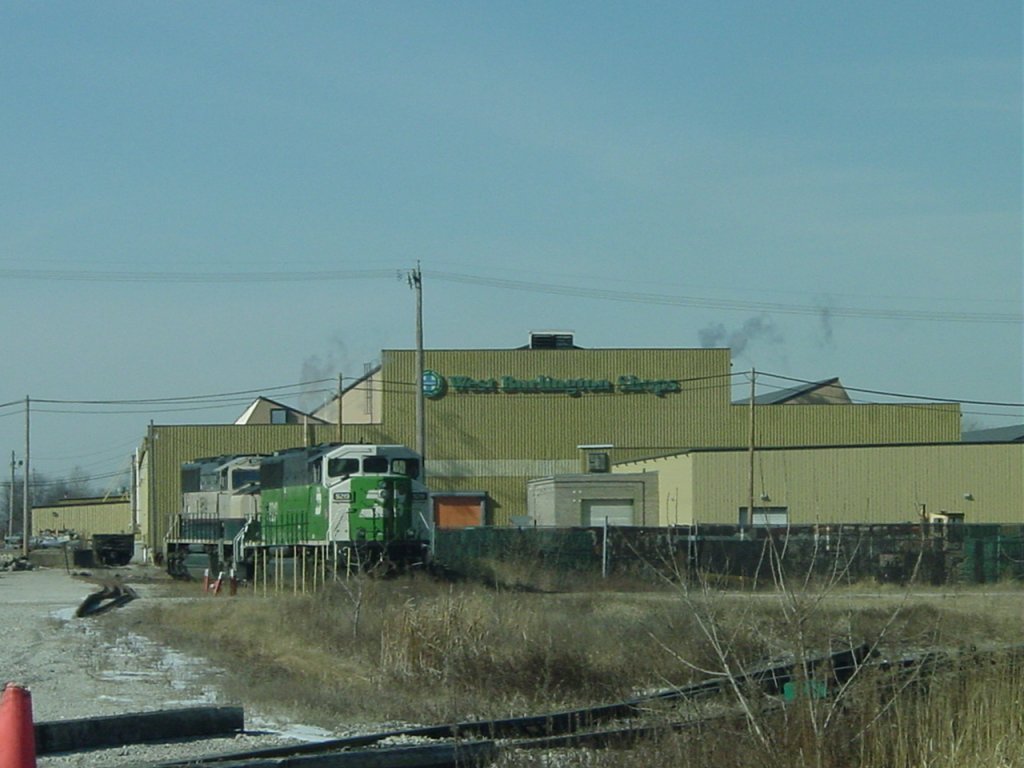 Two SD70MACs sit at the West Burlington, Iowa shops before the facility was closed. 13 Feb 2003.