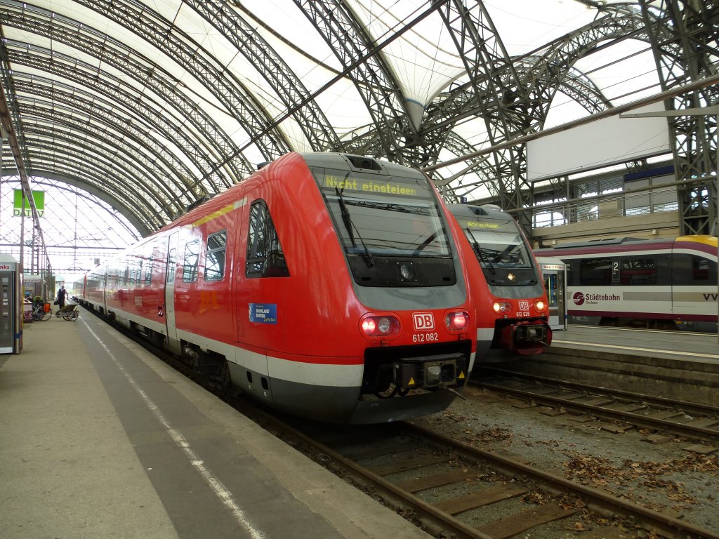 Two VT 612 are standing in Dresden main station on August 9th 2013.