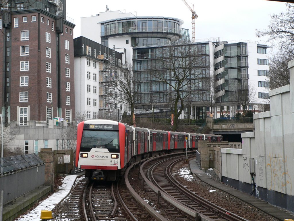 U3 to Barmbek is arriving Landungsbrcken. 11.2.2012, Hamburg