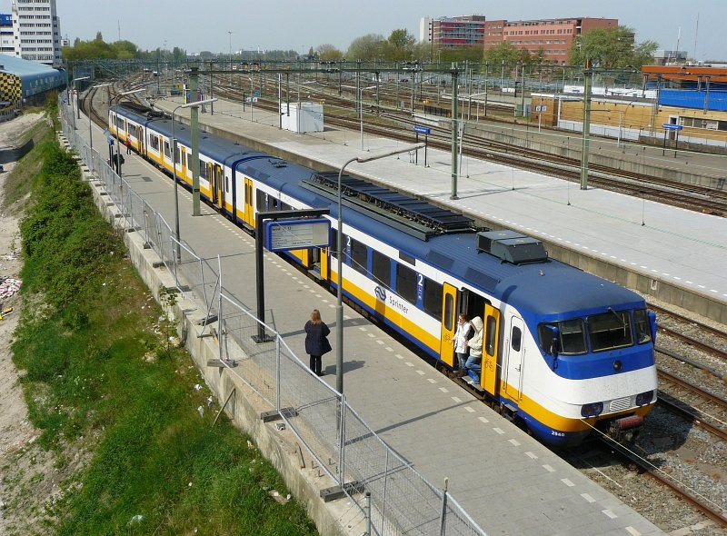 Unit 2940 as localtrain to Hoek van Holland (Hook of Holland) on track 1 in Rotterdam centraal station, 28-04-2010.