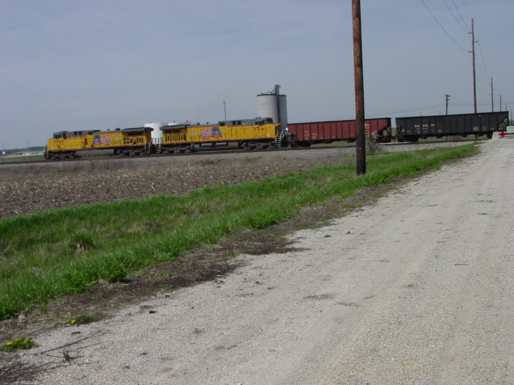 UP 5988 & 5561 on BNSF mainline near Middletown, Iowa.