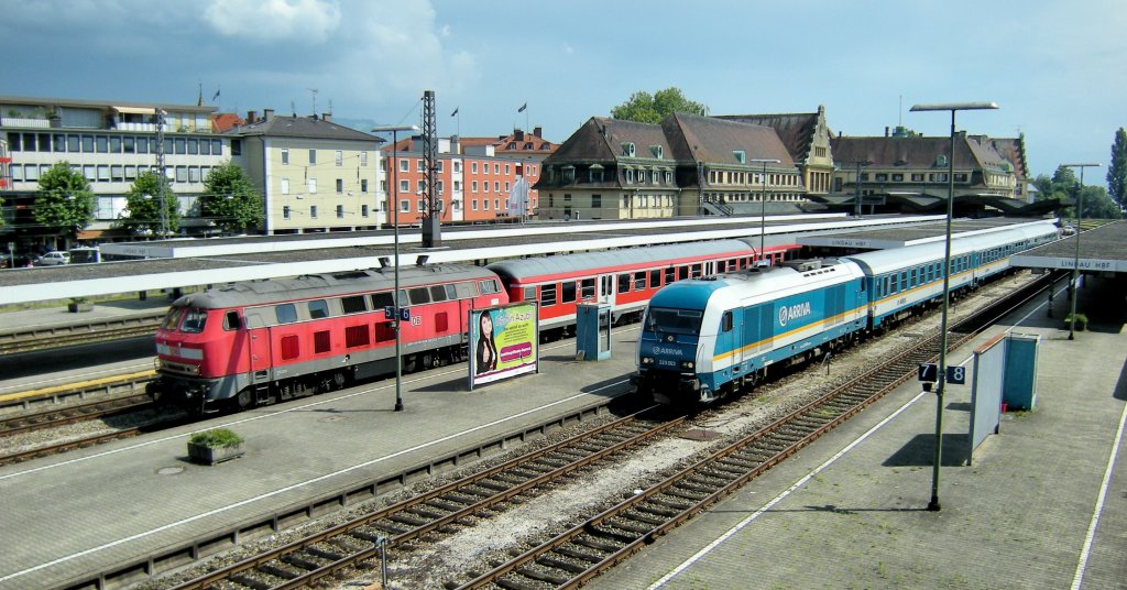 V 218 and V 223 with local trains in Lindau Hbf.
28.07.2008