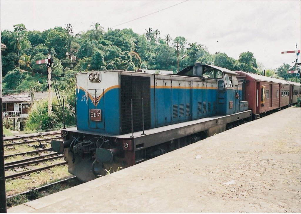 
W3 CLASS locomotive hauling a local train was seen at Peradeniya Junction in the upper section of SLR.