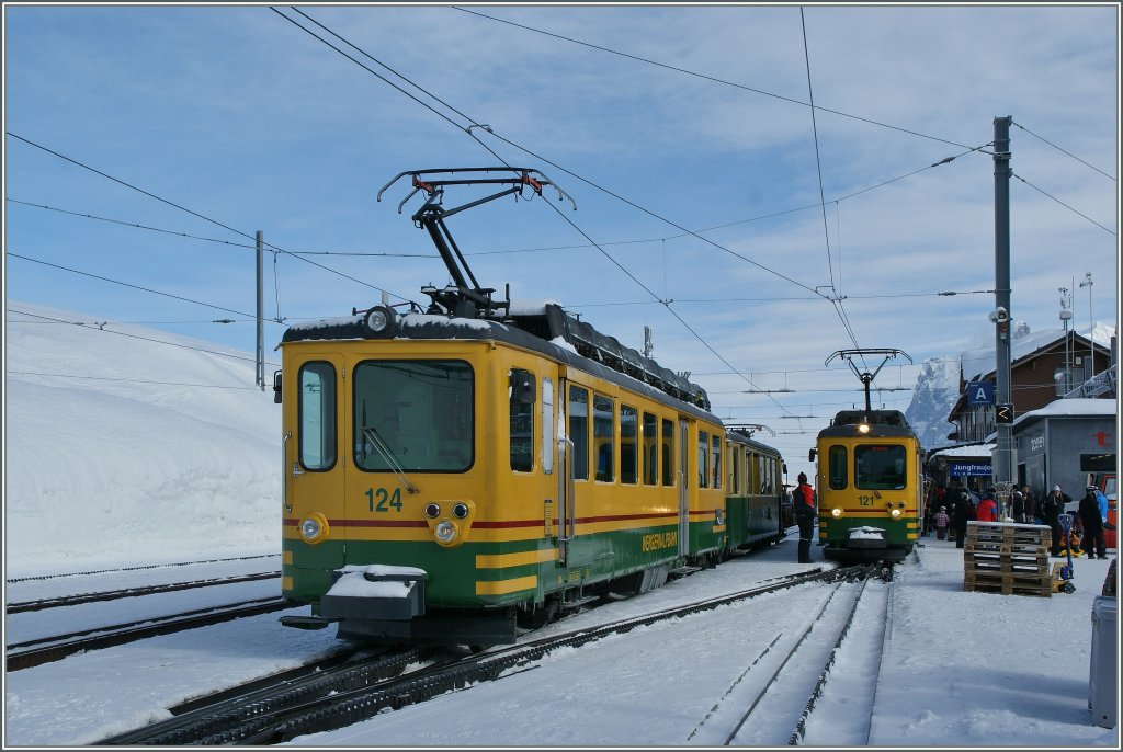 WAB train on an new look. 
Kleine Scheidegg, 04.02.2012 