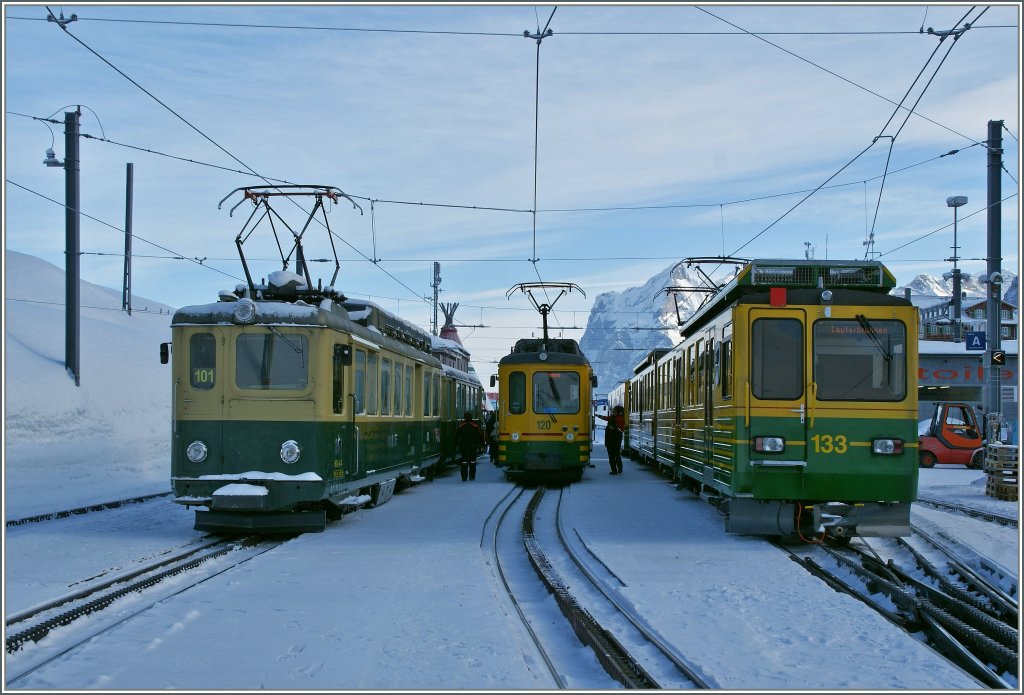 WAB trains on the  Kleine Scheidegg .
04.02.2012