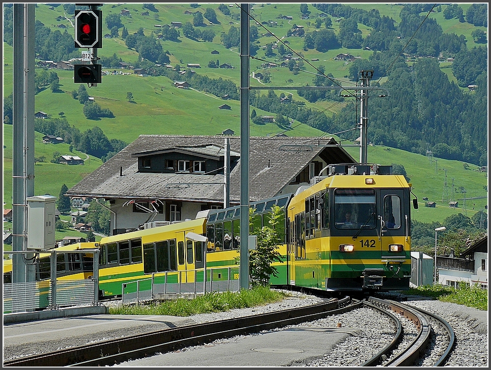 WAB unit 142 is arriving at Grindelwald on July 30th, 2008.