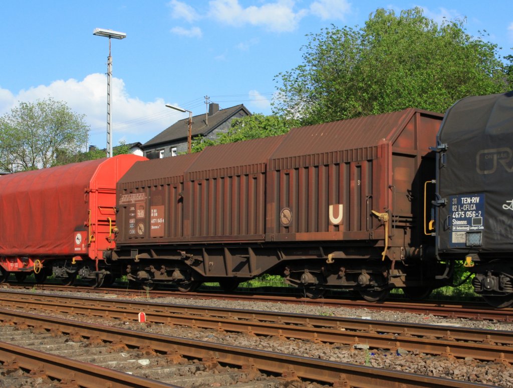 Wagon on bogies with four sets of wheels
and slide roof for coil transport, of the DB on 17.05.2011 in Herdorf(Germany.