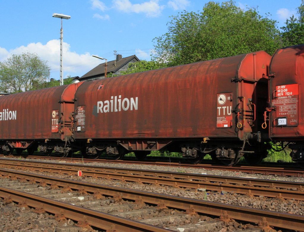 Wagon on bogies with four sets of wheels and sliding tarpaulin for coil transport (Shimmns-ttu 723), of the Railion (Netherlands)  on 17.05.2011 in Herdorf (Germany).