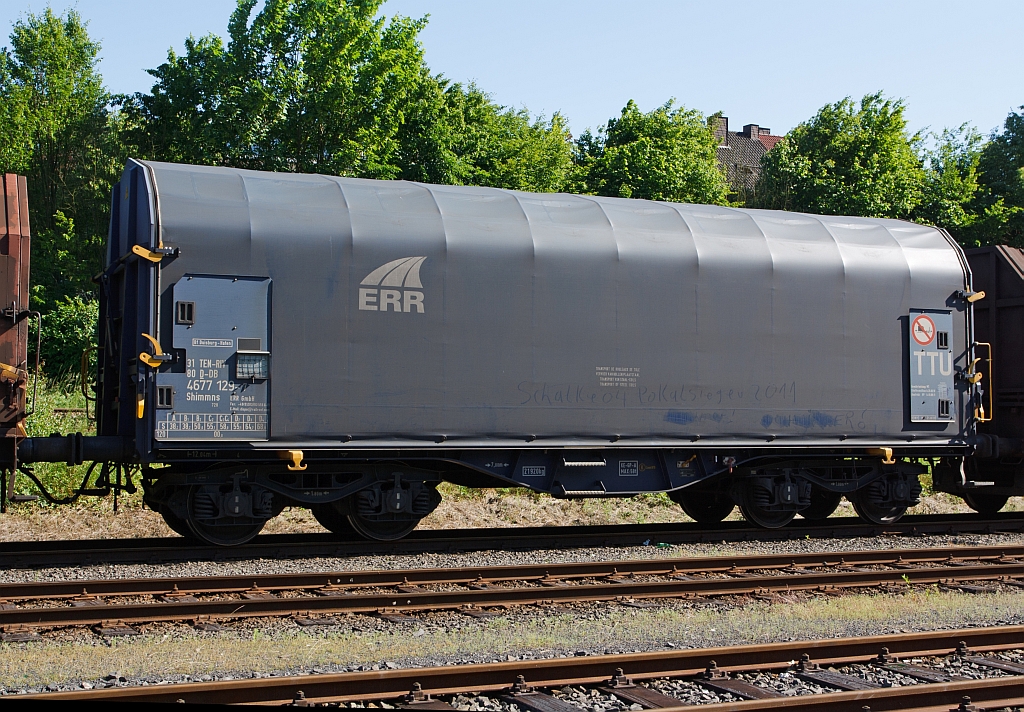 Wagon on bogies with four sets of wheels and sliding tarpaulin for coil transport  (Shimmns),  at the German rental company ERR European Rail Rent, Duisburg on 06/02/2011 in Herdorf (Germany).