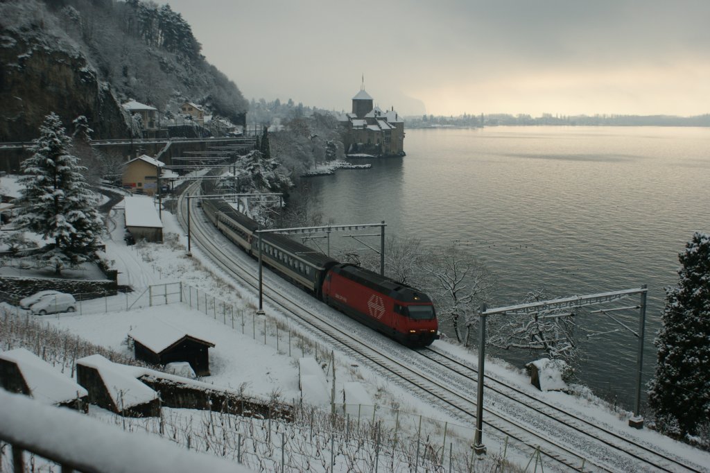 Wintertime by the Castle of Chillon: R 460 with a Ir from Brig to Genve - Aroport. 
05.01.2010