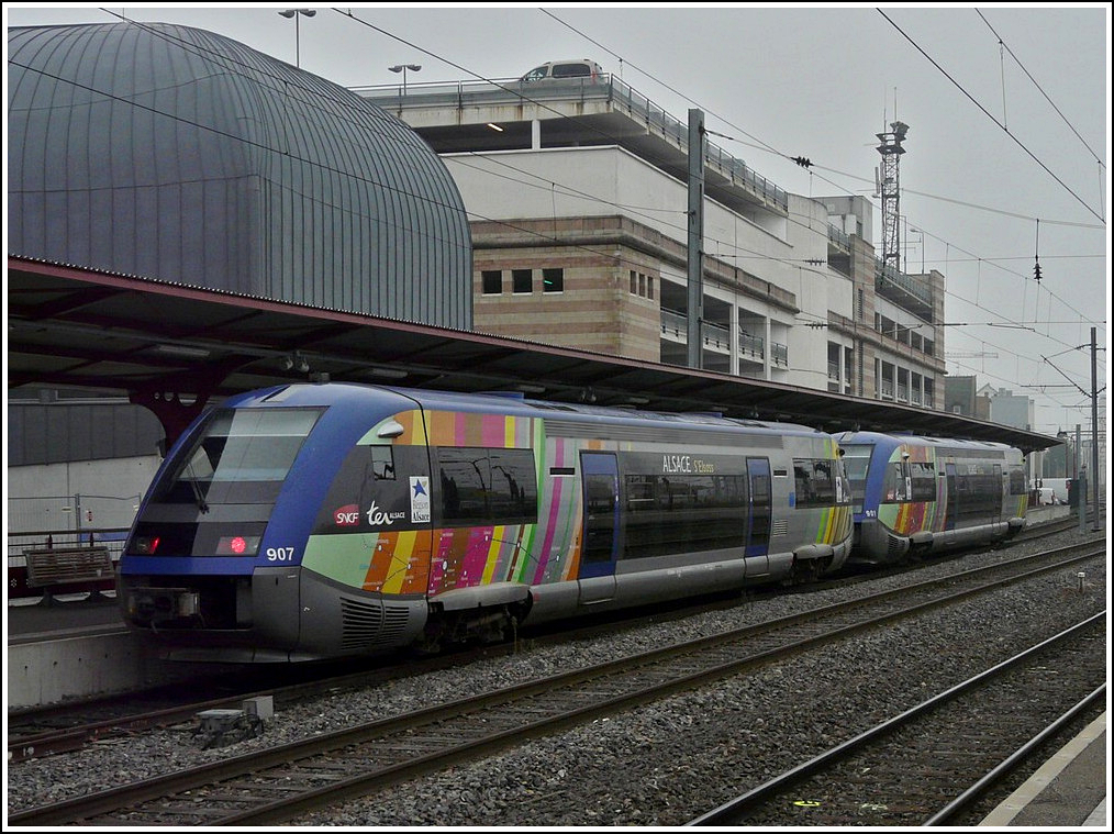 X 73907 and 73901 are waiting for passengers in Strasbourg on October 31th, 2011.