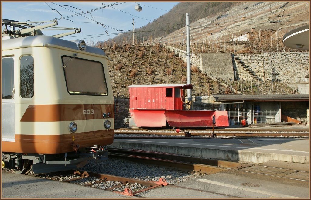 X 901 and BDe 2/4 203 in the Aigle Dpt A-L Station. 
04.02.2011 