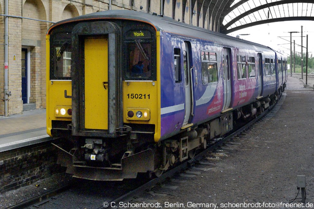 York,  Northern  DMU 150211 with  Welcome to Yorkshire  colours, with the 16,45 hrs arrival from Leeds, 2013,06,14
