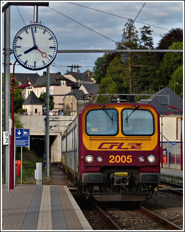 Z 2005 is entering into the station of Wiltz on July 8th, 2011.