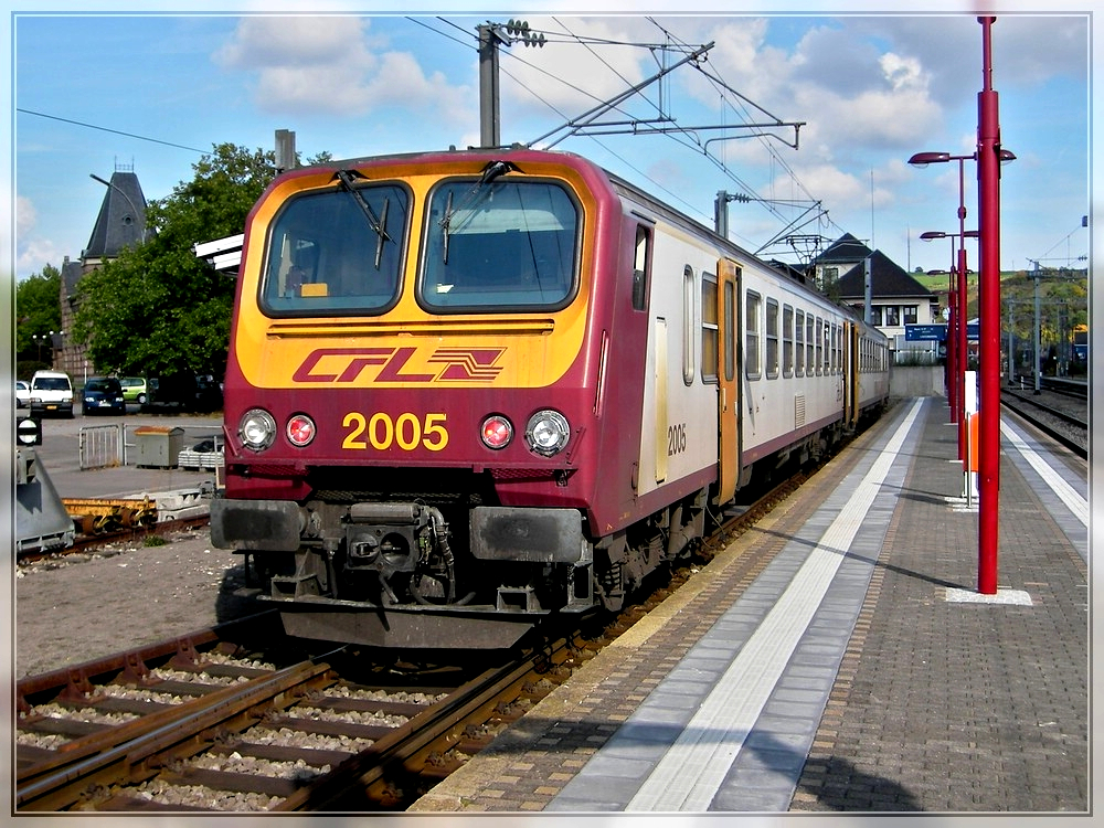 Z 2005 is waiting for passengers in Wasserbillig on September 30th, 2007.