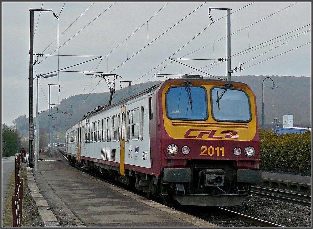 Z 2011 is arriving at the station of Lintgen on February 18th, 2010.