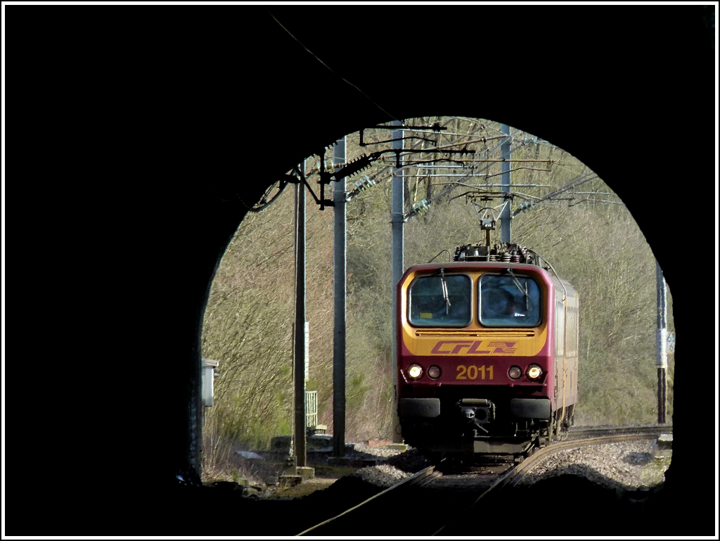 Z 2011 is running between Kautenbach and Wilwerwiltz just before entering into the tunnel Lellingen on March 27th, 2012.