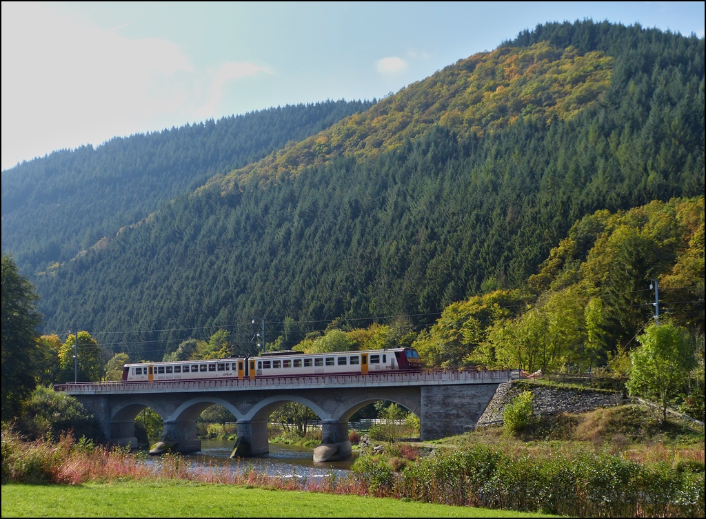Z 2013 is running on the Sûre bridge near Michelau on October 10th, 2012.