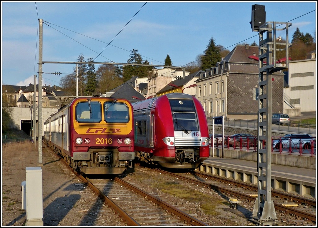 Z 2016 and Z 2215 pictured together in Wiltz on April 12th, 2012. 