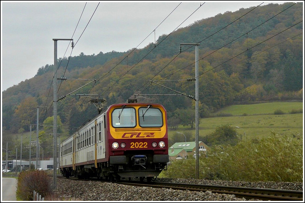 Z 2022 is running between Mersch and Lintgen on October 24th, 2011.