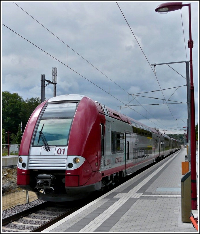 Z 2200 double unit is arriving at the station of Leudelange on August 13th, 2011.