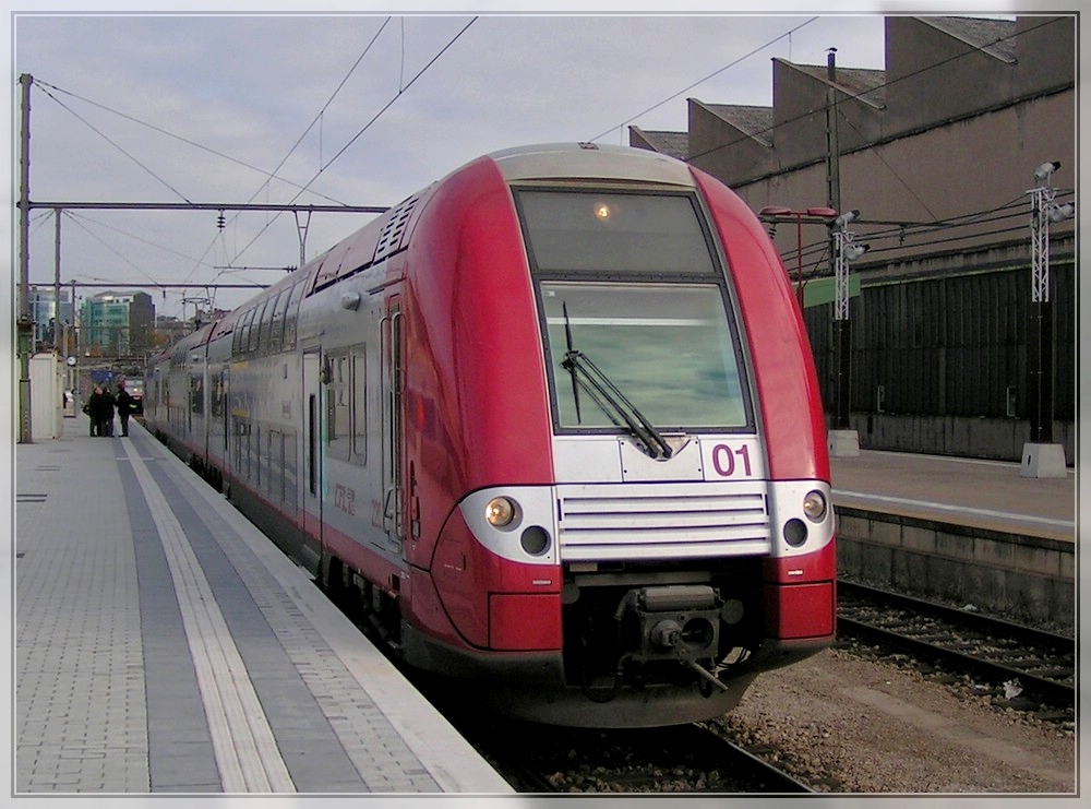 Z 2201 is waiting for passengers in Luxembourg City on November 5th, 2007.