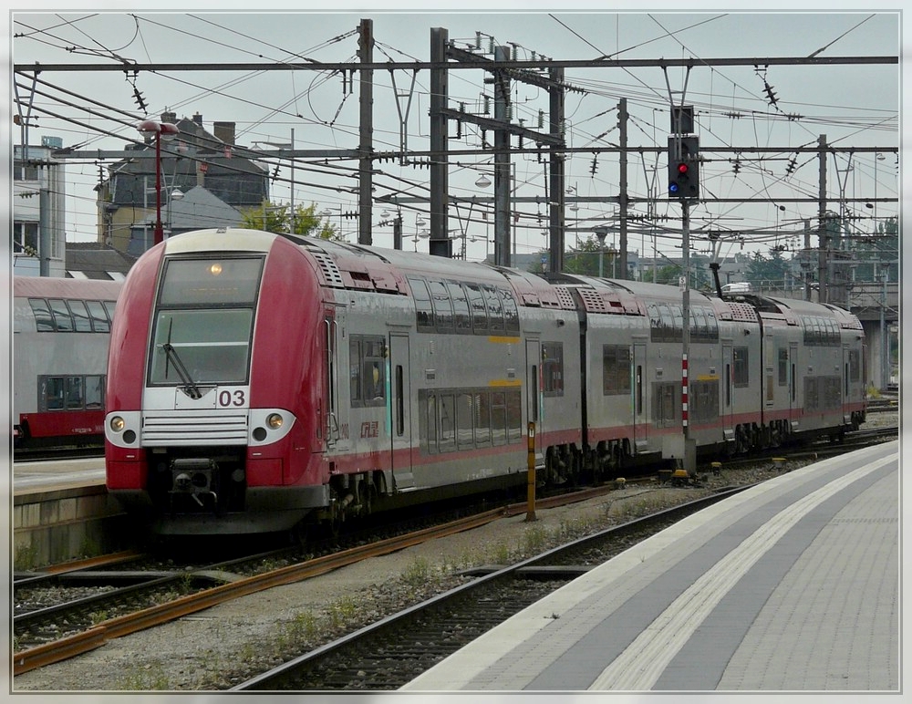 Z 2203 is entering into the station of Luxembourg City on August 17th, 2008.