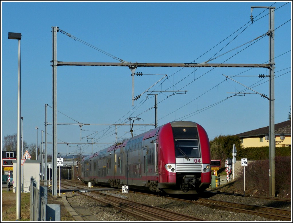Z 2204 is running between Ettelbrück and Schieren on March 1st, 2012.