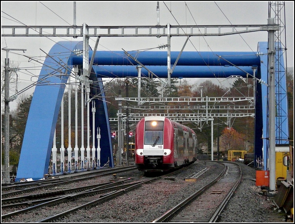 Z 2210 is crossing the new bridge in Ettelbrück on November 7th, 2010. 