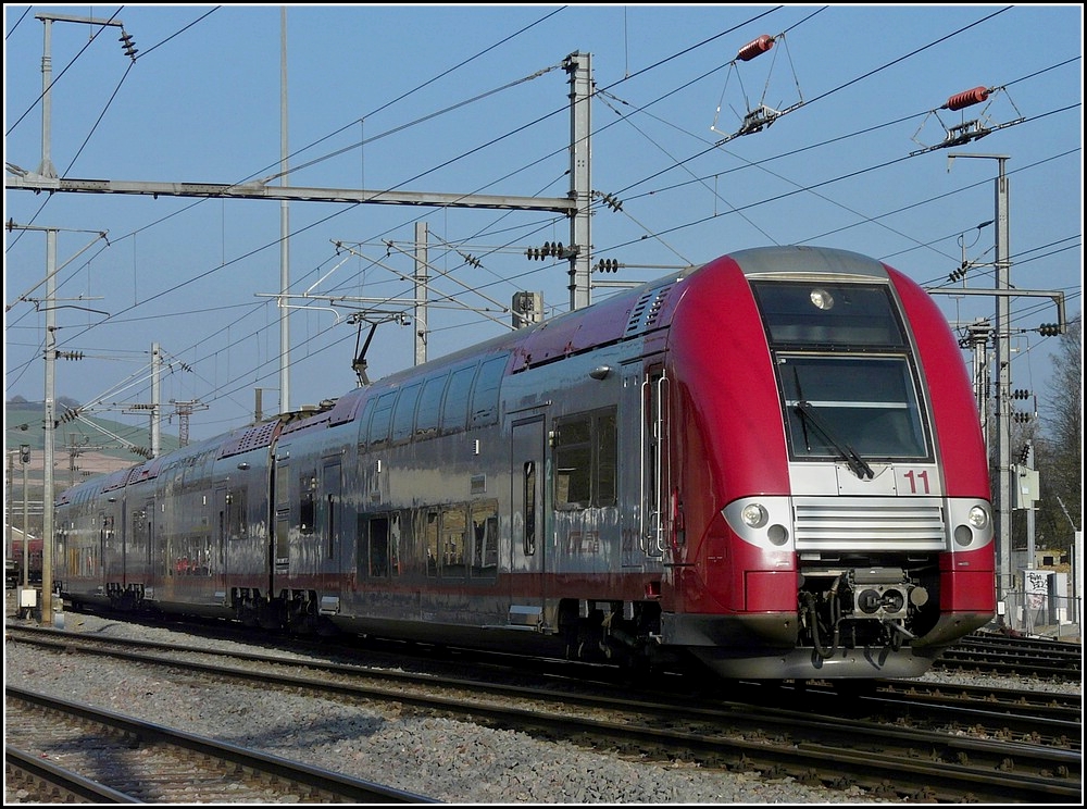 Z 2211 is leaving the station of Ettelbrck on February 22nd, 2011.