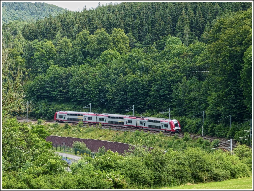 Z 2211 is running between Merkholtz and Wiltz on July 4th, 2012.